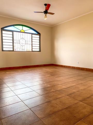 Casas / Padrão em Ribeirão Preto Alugar por R$2.420,00