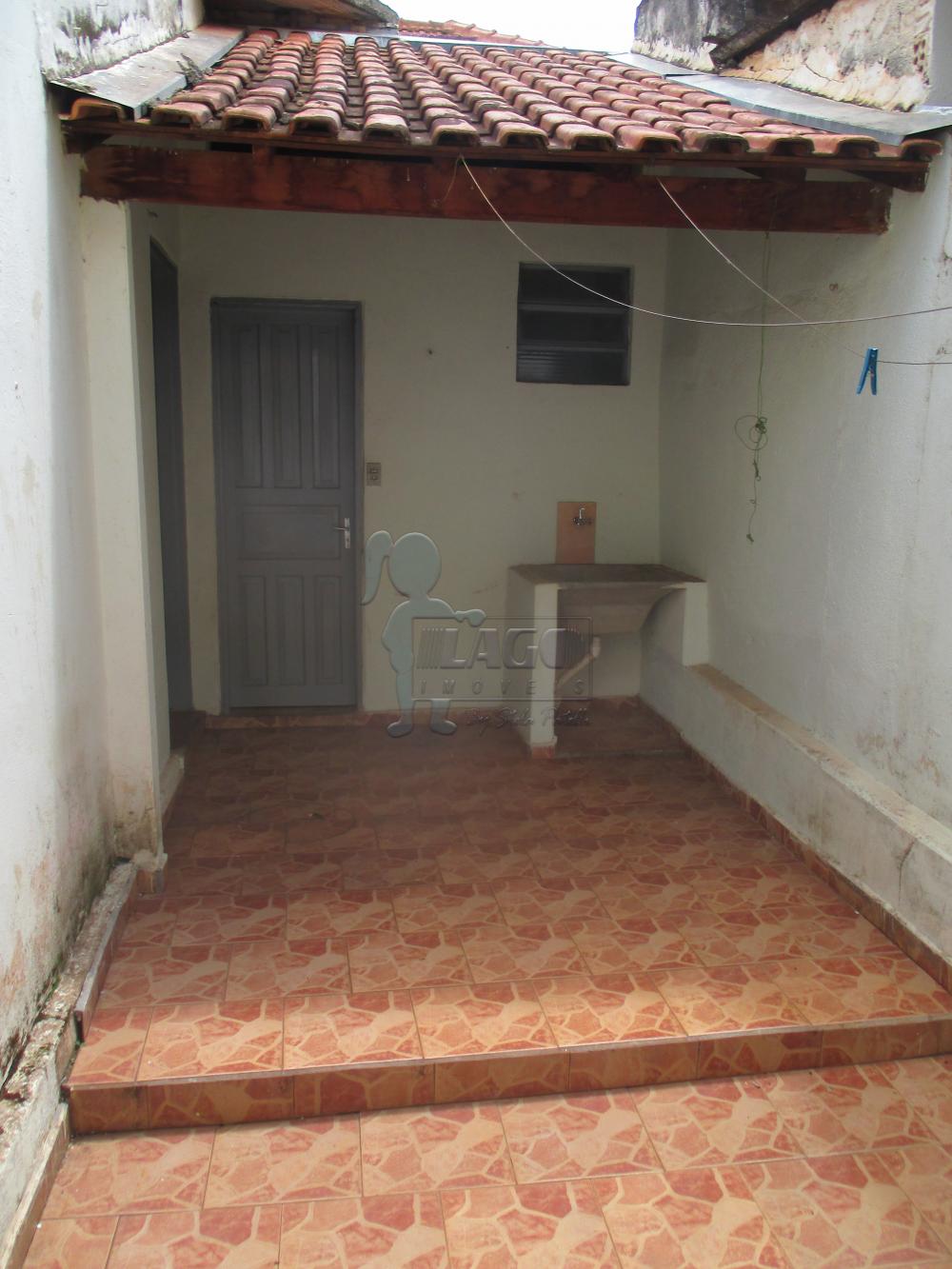 Alugar Casas / Padrão em Ribeirão Preto R$ 700,00 - Foto 2