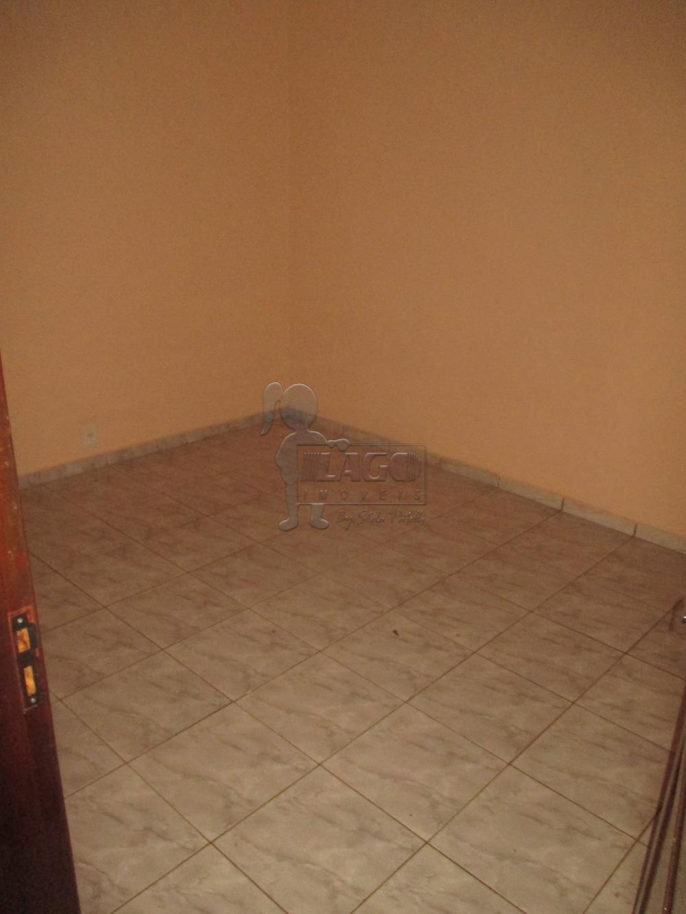 Alugar Casas / Padrão em Ribeirão Preto R$ 700,00 - Foto 4