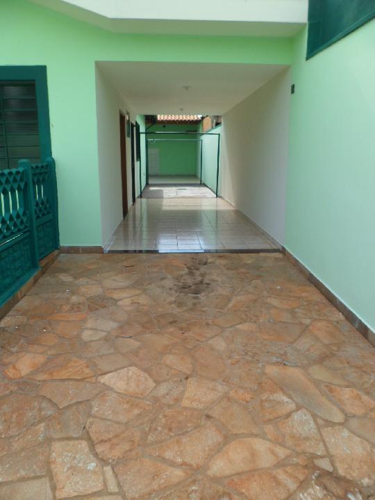 Alugar Casas / Padrão em Ribeirão Preto R$ 2.100,00 - Foto 8