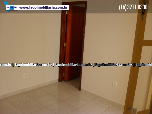 Alugar Casas / Padrão em Ribeirão Preto R$ 1.100,00 - Foto 4