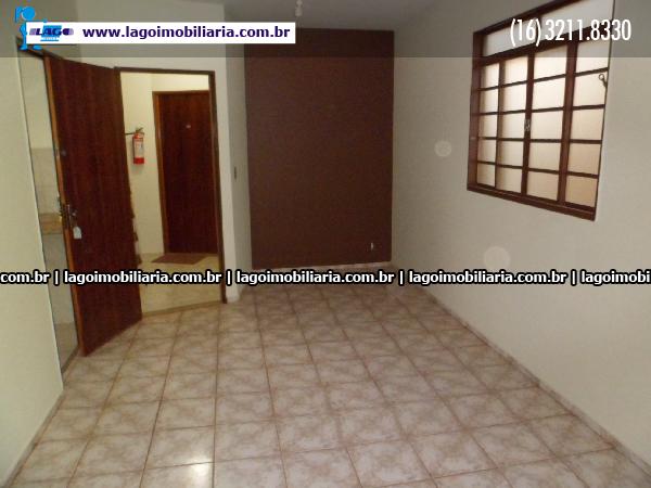 Alugar Apartamentos / Padrão em Ribeirão Preto R$ 680,00 - Foto 1