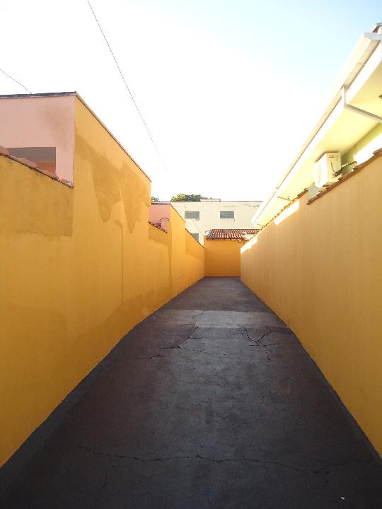 Alugar Casas / Padrão em Ribeirão Preto R$ 1.050,00 - Foto 1