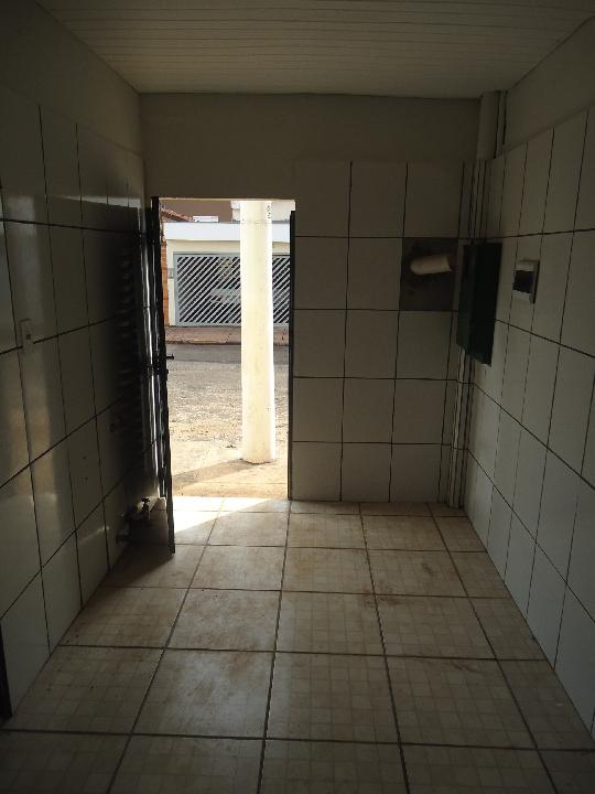 Alugar Casas / Padrão em Ribeirão Preto R$ 600,00 - Foto 9