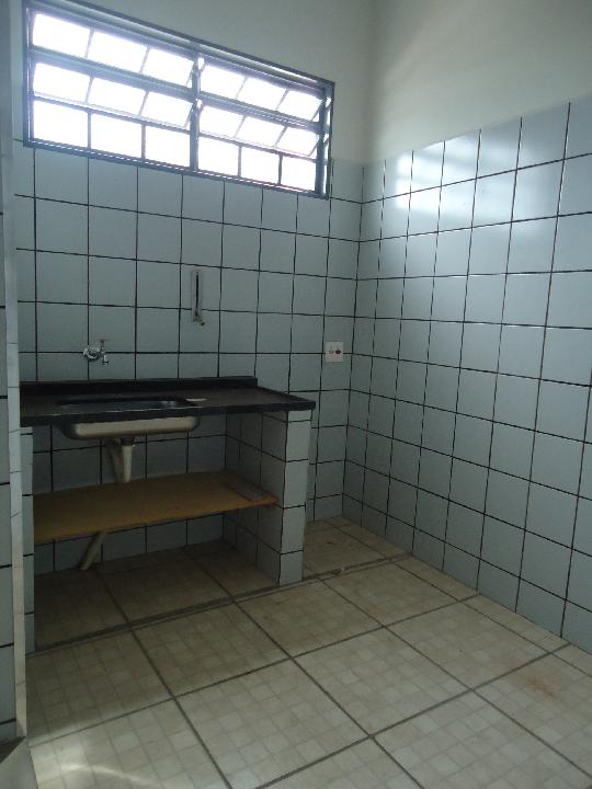 Alugar Casas / Padrão em Ribeirão Preto R$ 600,00 - Foto 7