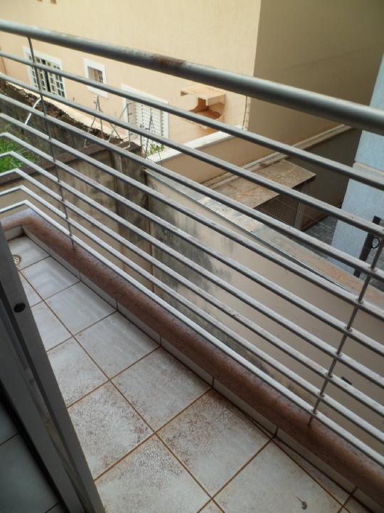 Alugar Apartamentos / Padrão em Ribeirão Preto R$ 750,00 - Foto 2