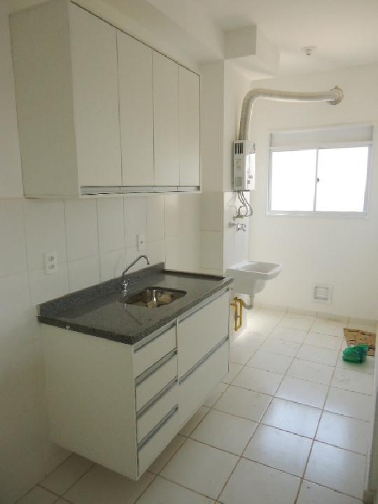 Alugar Apartamentos / Padrão em Ribeirão Preto R$ 750,00 - Foto 2