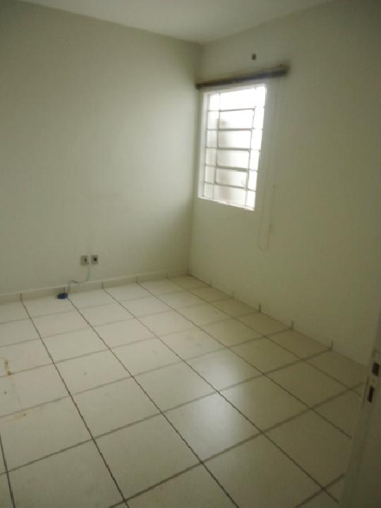 Alugar Casas / Padrão em Ribeirão Preto R$ 2.000,00 - Foto 2