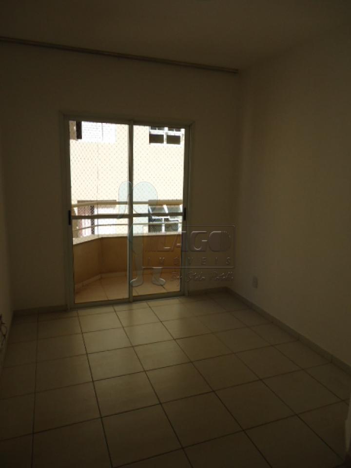 Alugar Apartamentos / Padrão em Ribeirão Preto R$ 1.100,00 - Foto 1