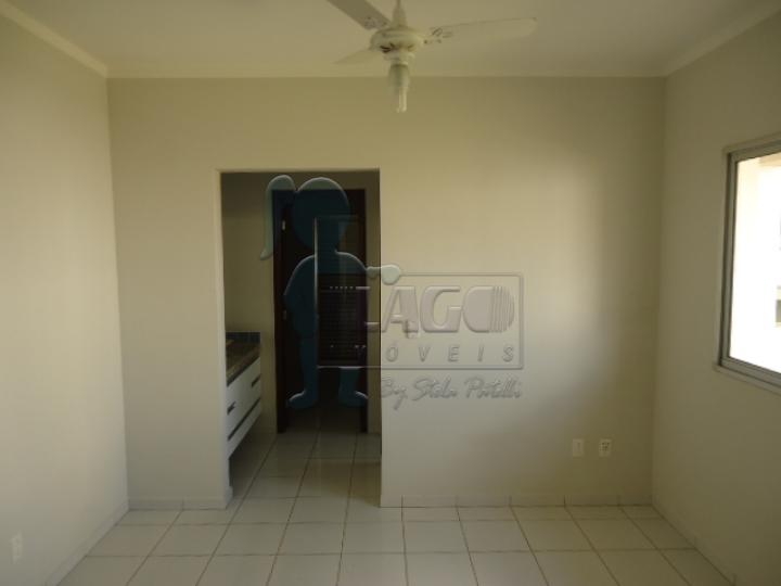 Alugar Apartamentos / Padrão em Ribeirão Preto R$ 800,00 - Foto 2