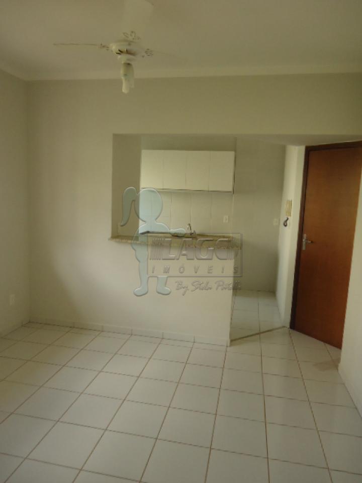 Alugar Apartamentos / Padrão em Ribeirão Preto R$ 800,00 - Foto 1