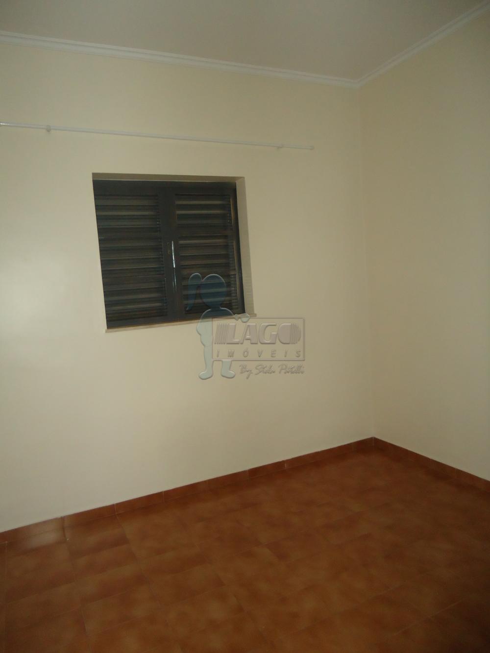 Alugar Casas / Padrão em Ribeirão Preto R$ 900,00 - Foto 2