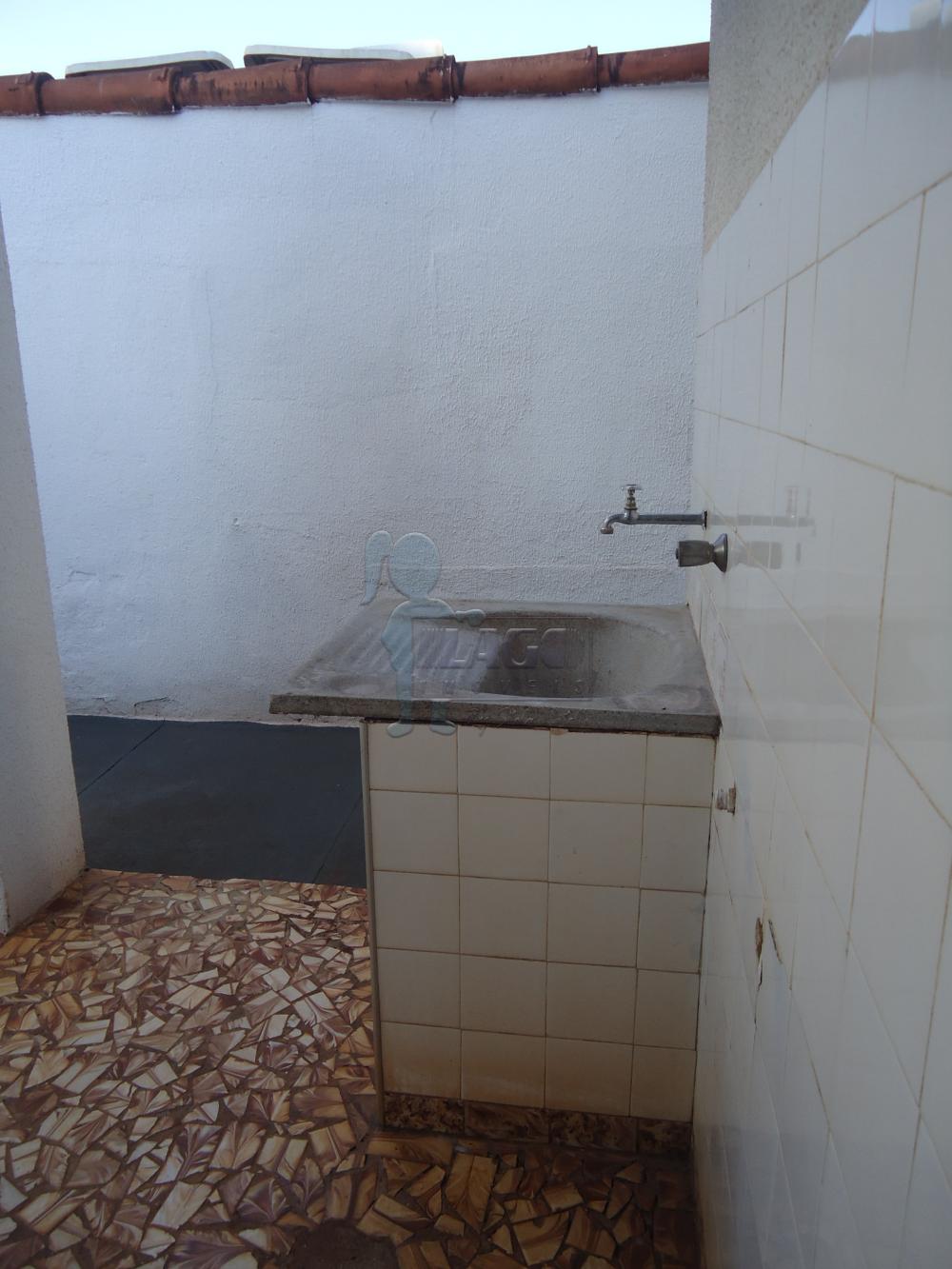 Alugar Casas / Padrão em Ribeirão Preto R$ 900,00 - Foto 10