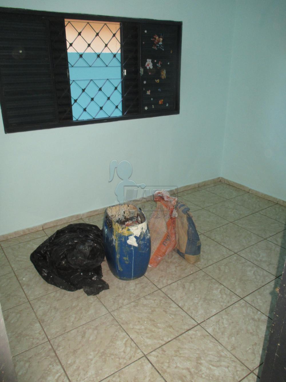 Alugar Casas / Padrão em Ribeirão Preto R$ 700,00 - Foto 4