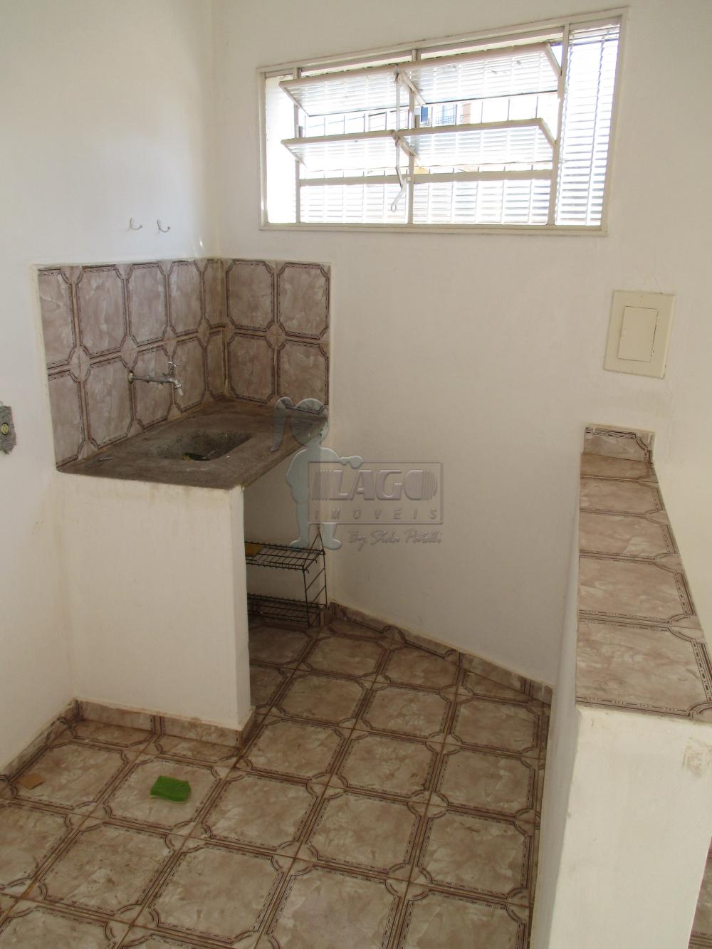 Alugar Casas / Padrão em Ribeirão Preto R$ 600,00 - Foto 5