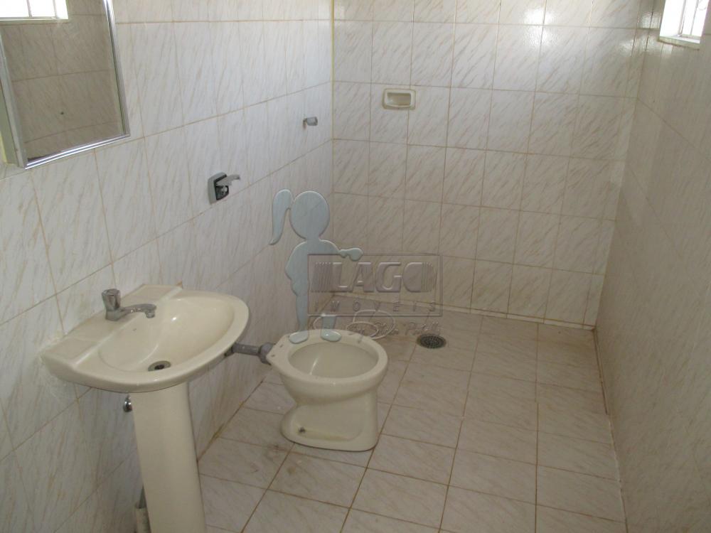 Alugar Casas / Padrão em Ribeirão Preto R$ 600,00 - Foto 2