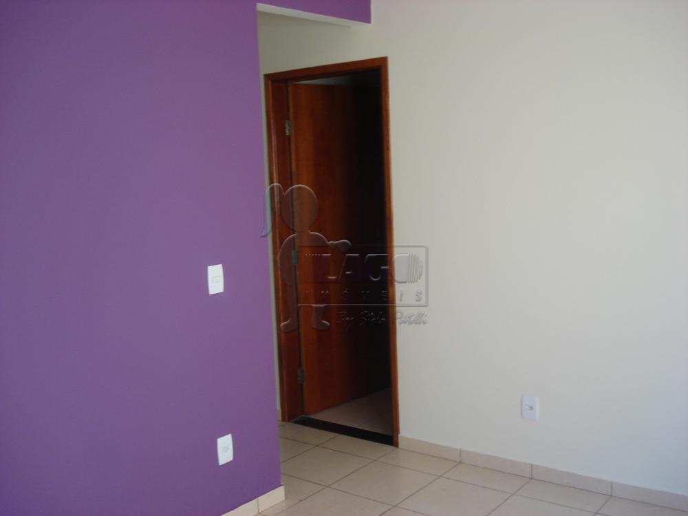 Alugar Apartamentos / Padrão em Ribeirão Preto R$ 800,00 - Foto 1