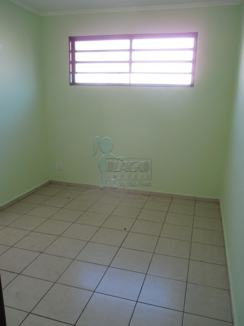 Alugar Casas / Padrão em Ribeirão Preto R$ 900,00 - Foto 1