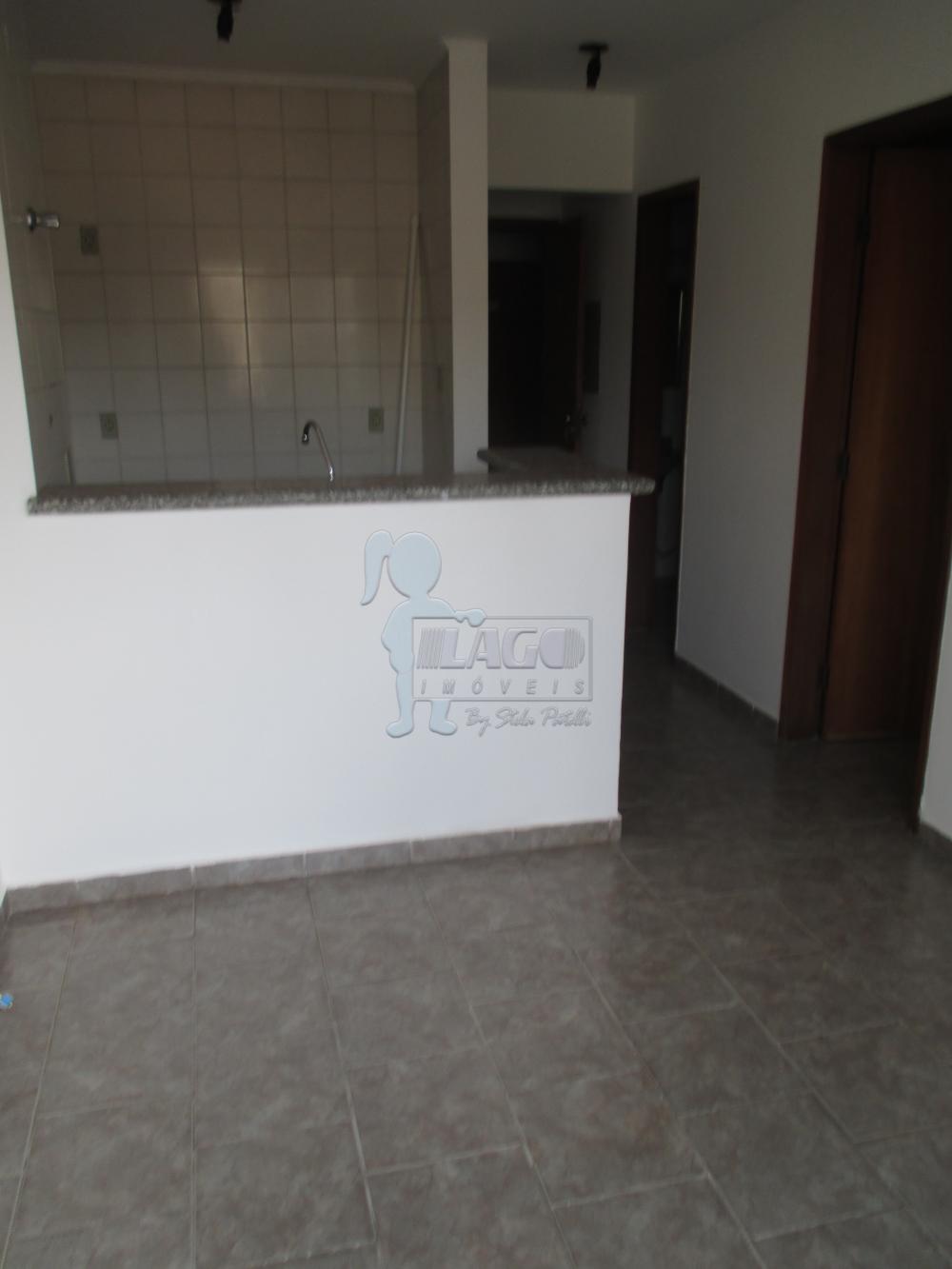 Alugar Apartamentos / Padrão em Ribeirão Preto R$ 750,00 - Foto 2