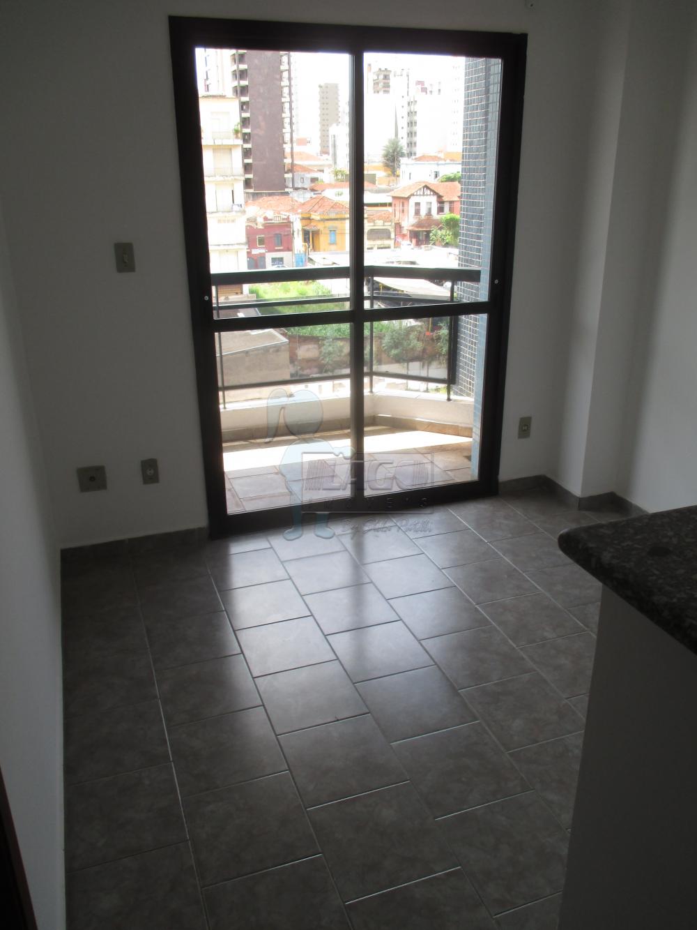 Alugar Apartamentos / Padrão em Ribeirão Preto R$ 750,00 - Foto 1