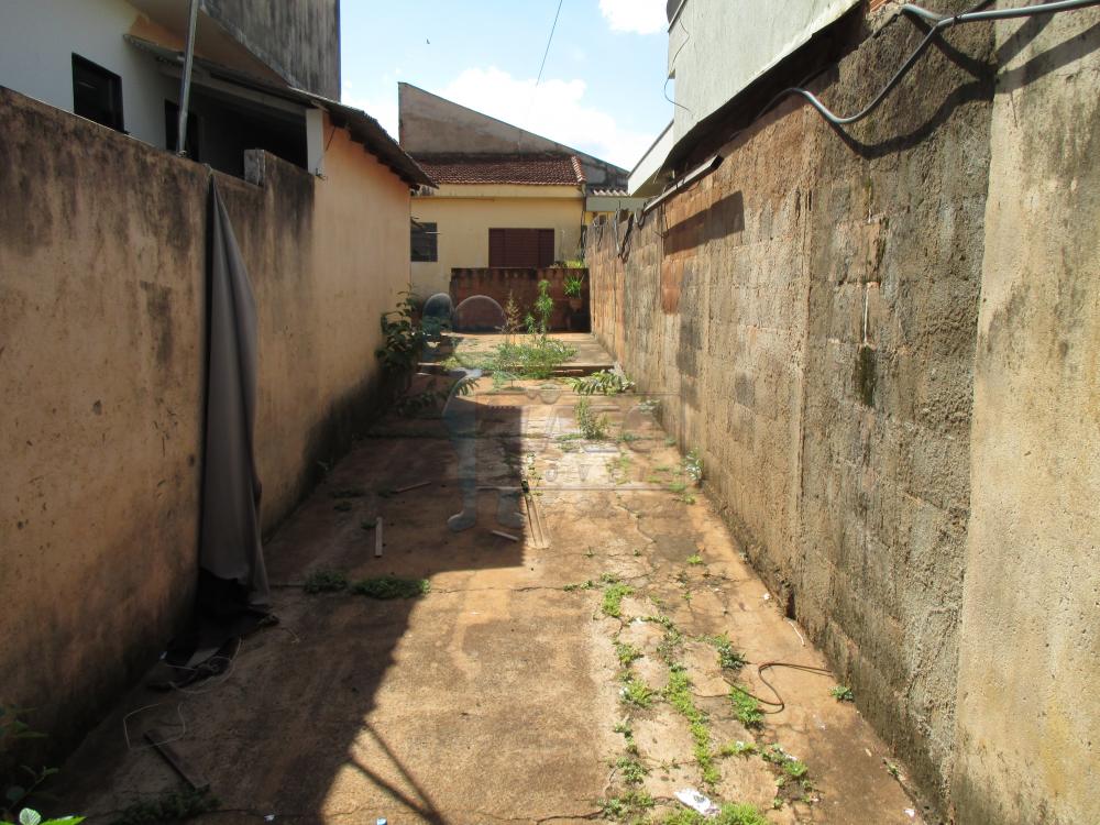 Alugar Casas / Padrão em Ribeirão Preto R$ 600,00 - Foto 4