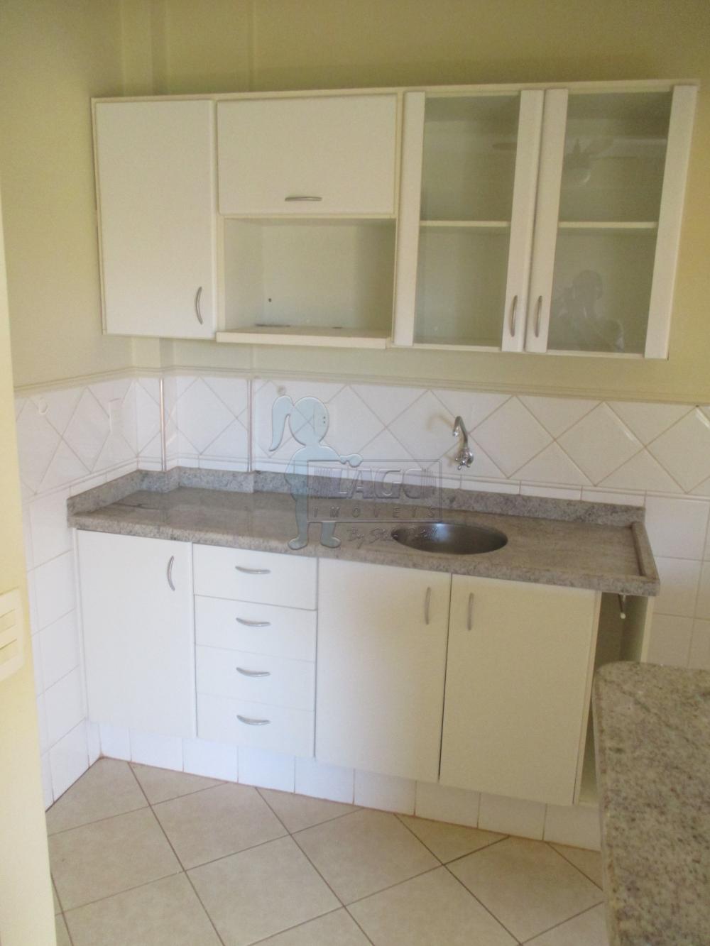 Alugar Apartamentos / Padrão em Ribeirão Preto R$ 700,00 - Foto 2