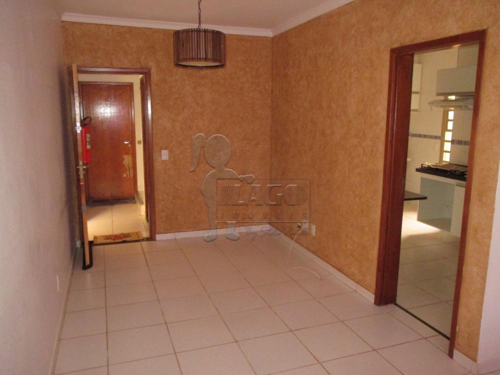 Alugar Apartamentos / Padrão em Ribeirão Preto R$ 900,00 - Foto 1