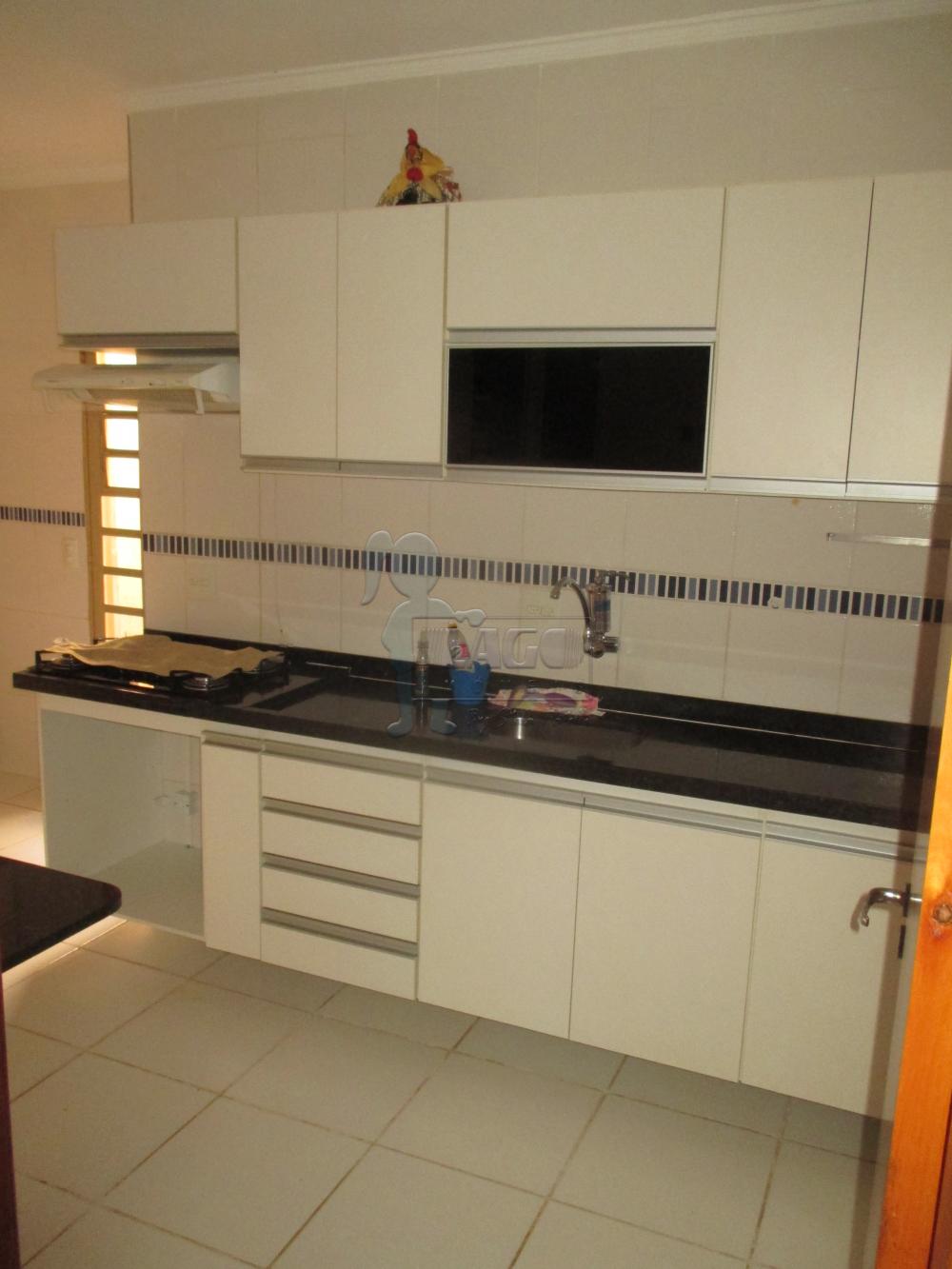 Alugar Apartamentos / Padrão em Ribeirão Preto R$ 900,00 - Foto 3