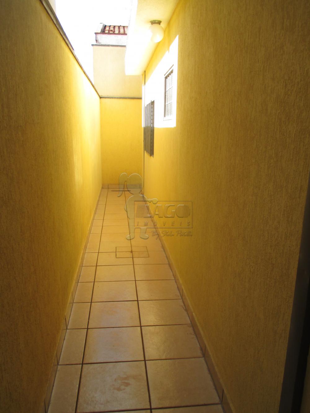 Alugar Casas / Padrão em Ribeirão Preto R$ 900,00 - Foto 2