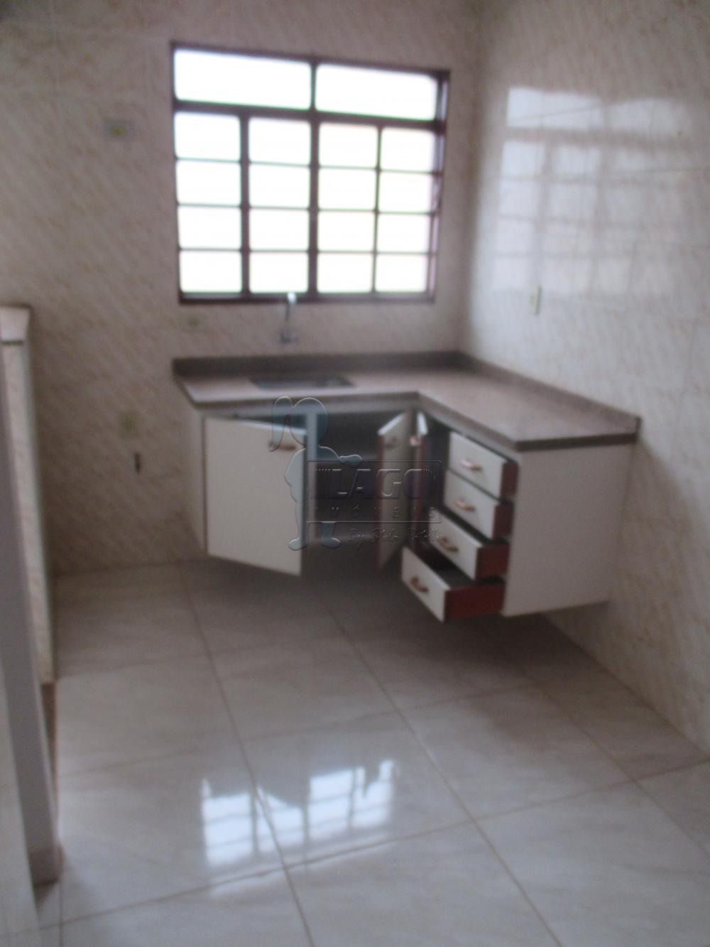 Alugar Apartamentos / Padrão em Ribeirão Preto R$ 800,00 - Foto 2