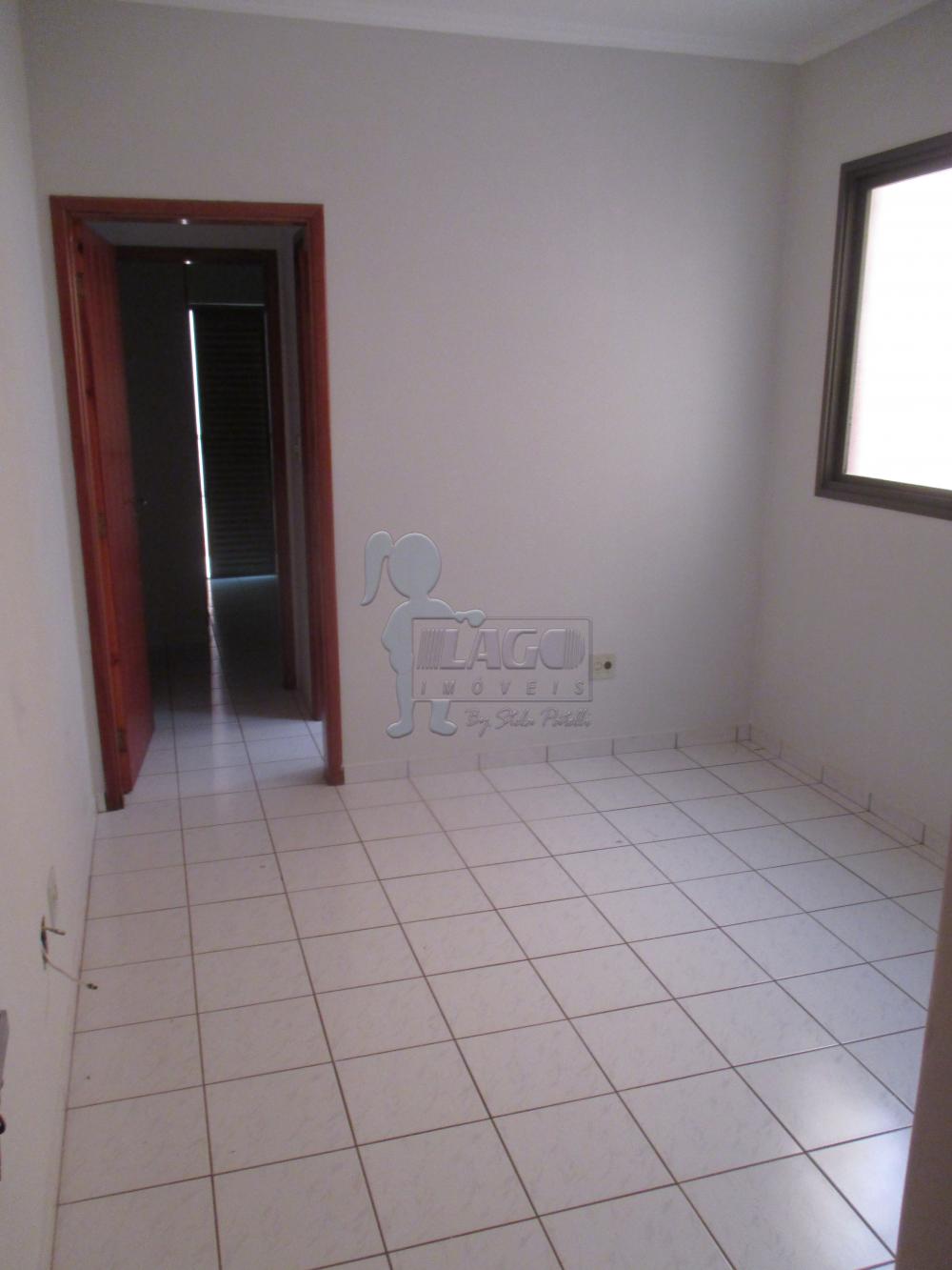 Alugar Apartamentos / Padrão em Ribeirão Preto R$ 730,00 - Foto 1