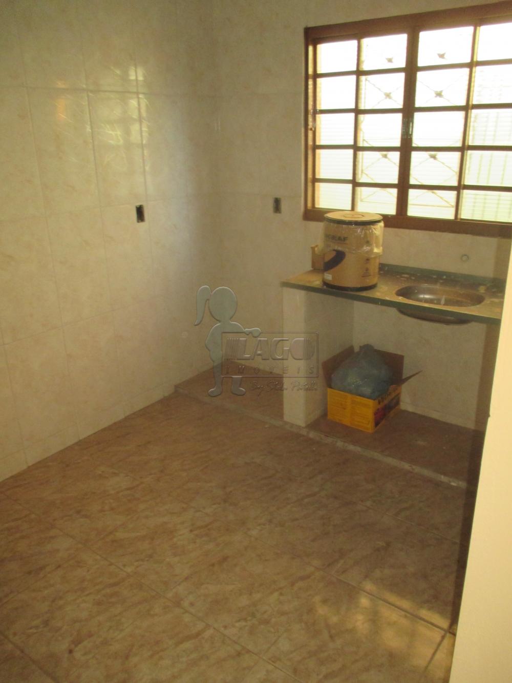 Alugar Casas / Padrão em Ribeirão Preto R$ 650,00 - Foto 3