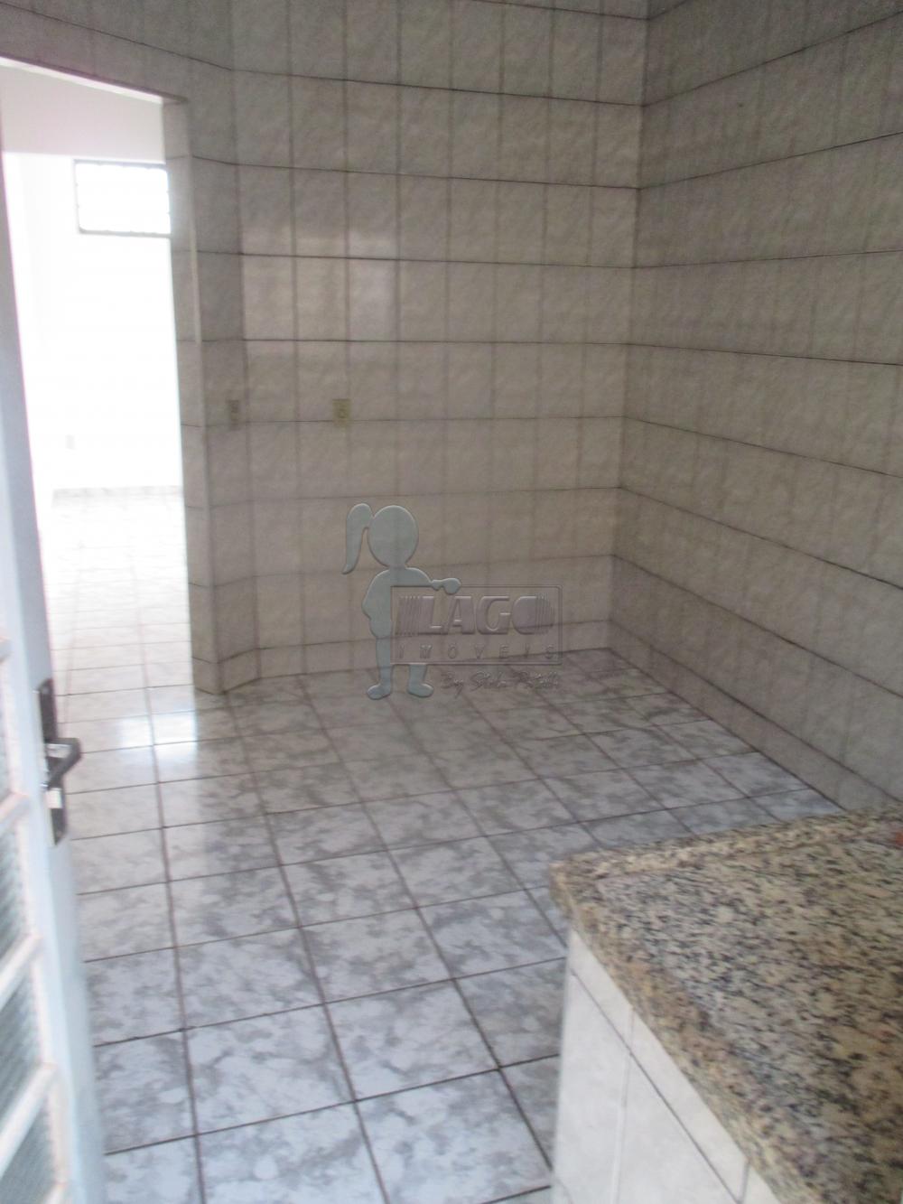 Alugar Casas / Padrão em Ribeirão Preto R$ 650,00 - Foto 1