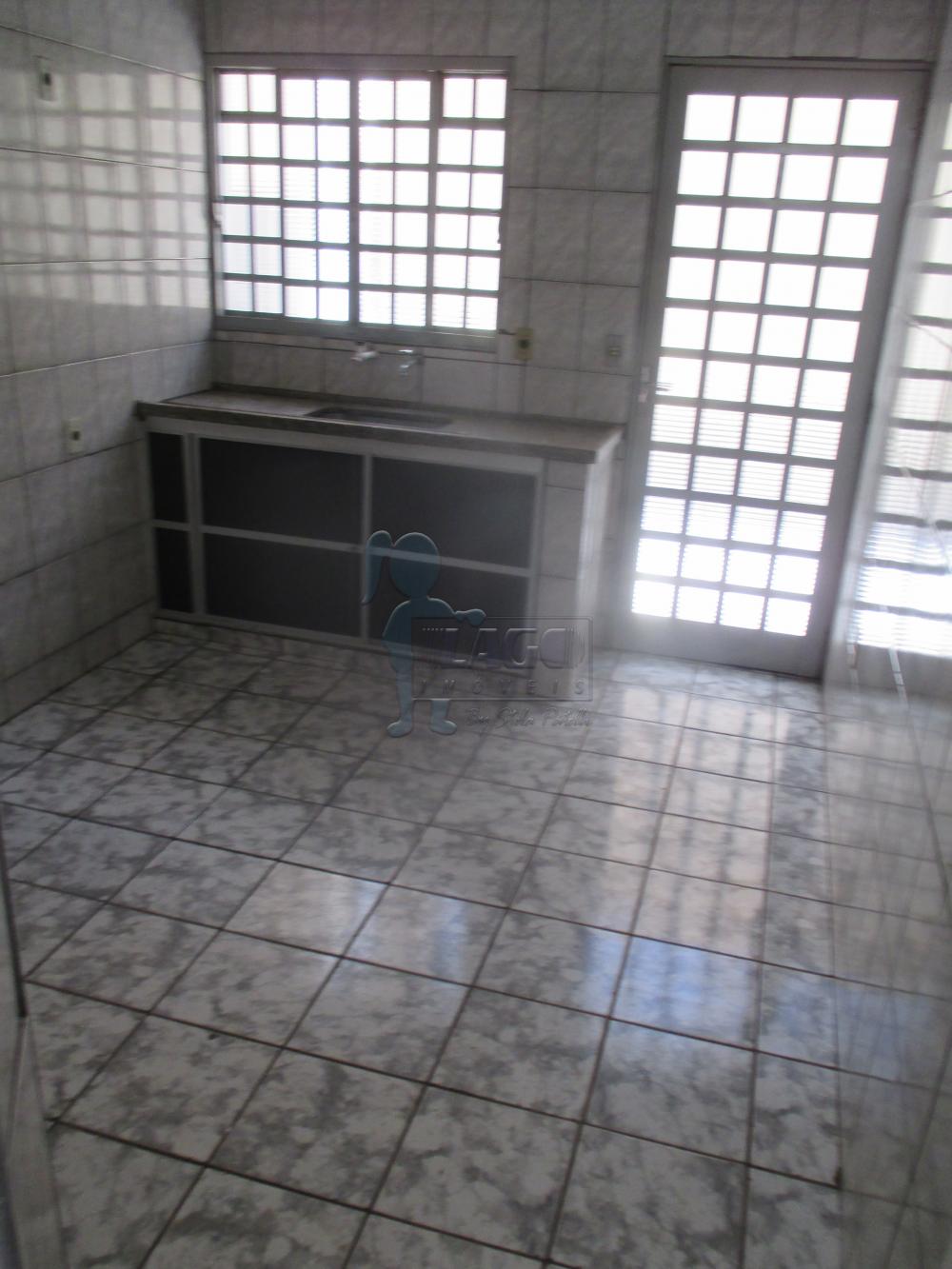 Alugar Casas / Padrão em Ribeirão Preto R$ 650,00 - Foto 4
