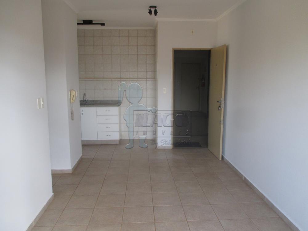 Alugar Apartamentos / Padrão em Ribeirão Preto R$ 700,00 - Foto 1