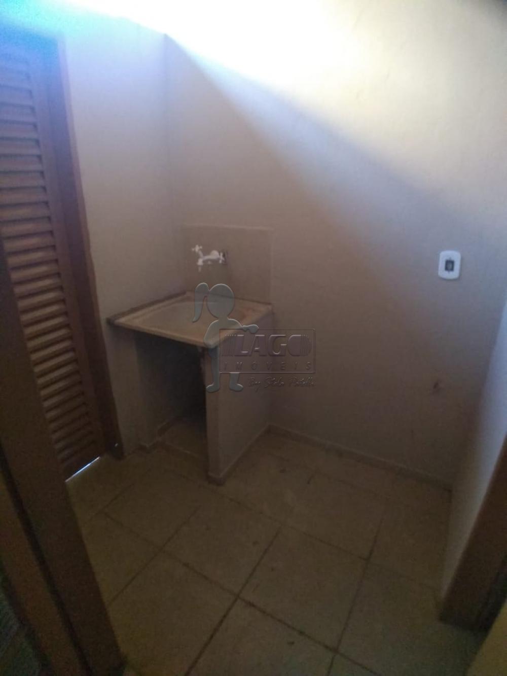 Alugar Casas / Padrão em Ribeirão Preto R$ 550,00 - Foto 1