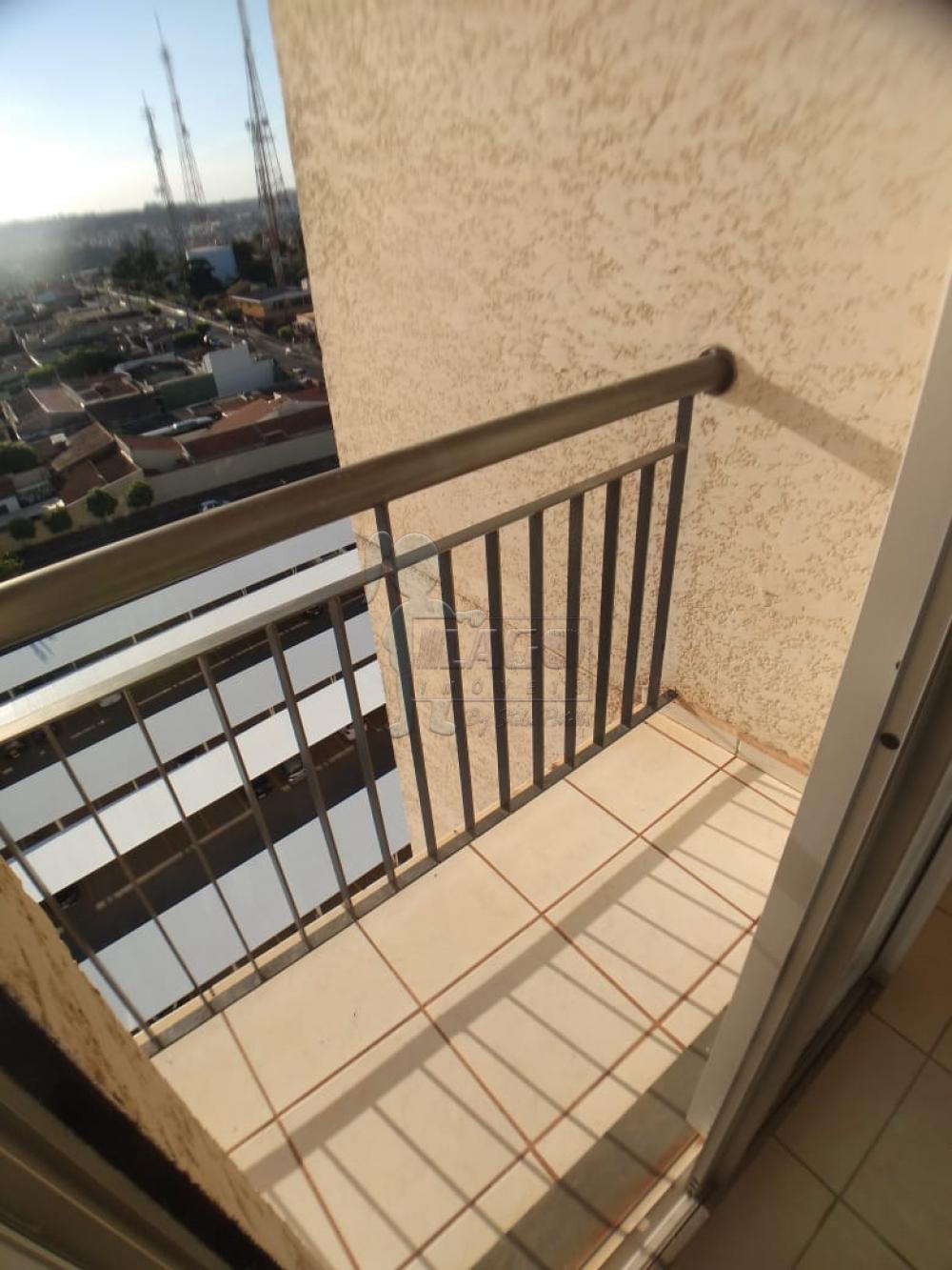 Alugar Apartamentos / Padrão em Ribeirão Preto R$ 860,00 - Foto 2