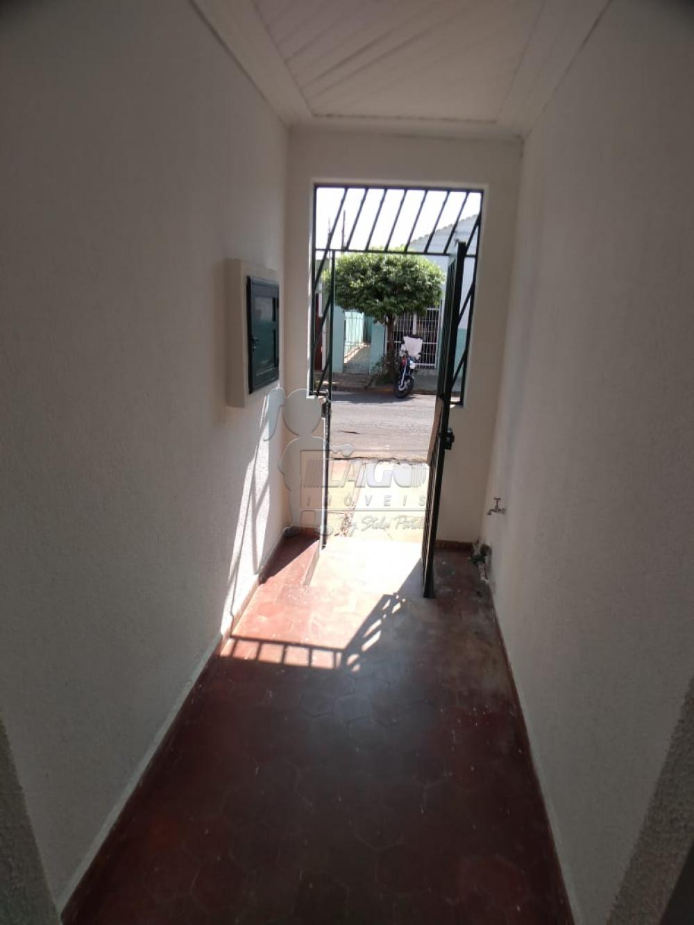 Alugar Casas / Padrão em Ribeirão Preto R$ 750,00 - Foto 1