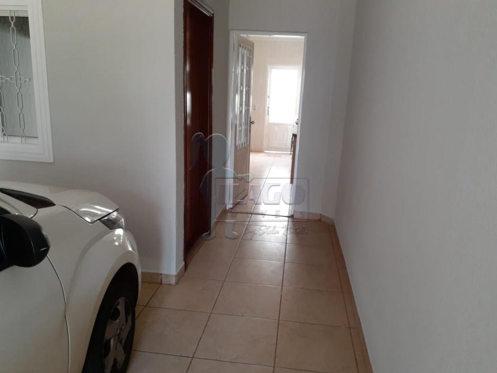 Alugar Casas / Padrão em Ribeirão Preto R$ 1.400,00 - Foto 2