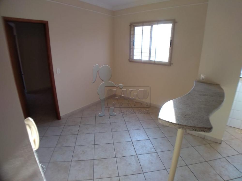 Alugar Apartamentos / Padrão em Ribeirão Preto R$ 650,00 - Foto 1