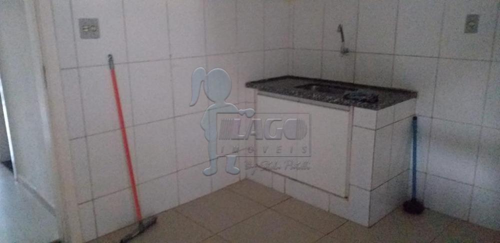 Alugar Casas / Padrão em Ribeirão Preto R$ 900,00 - Foto 14