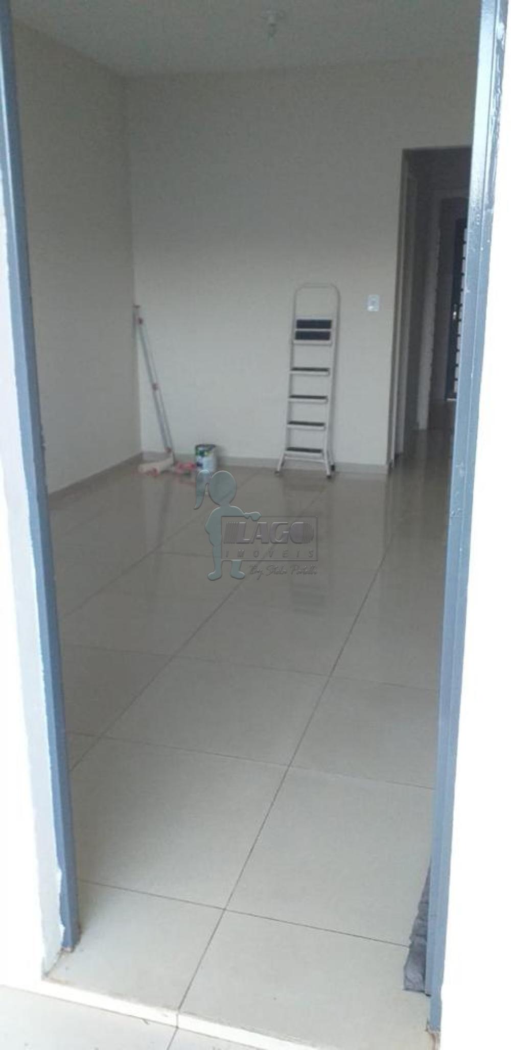 Alugar Casas / Padrão em Ribeirão Preto R$ 900,00 - Foto 1