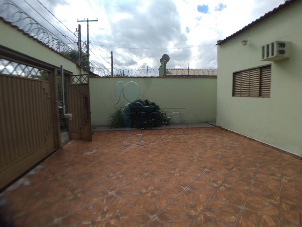 Alugar Casas / Padrão em Ribeirão Preto R$ 1.400,00 - Foto 2