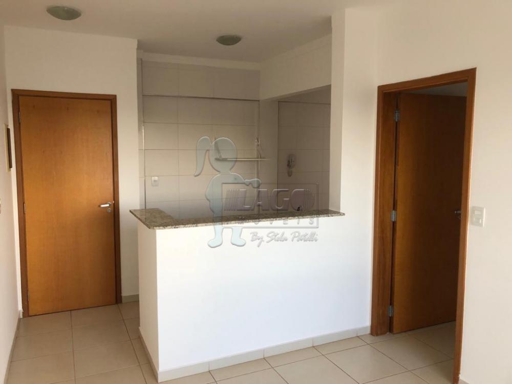 Alugar Apartamentos / Padrão em Ribeirão Preto R$ 900,00 - Foto 1