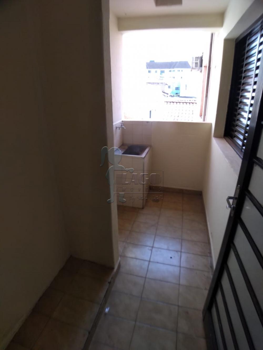 Alugar Casas / Padrão em Ribeirão Preto R$ 700,00 - Foto 1