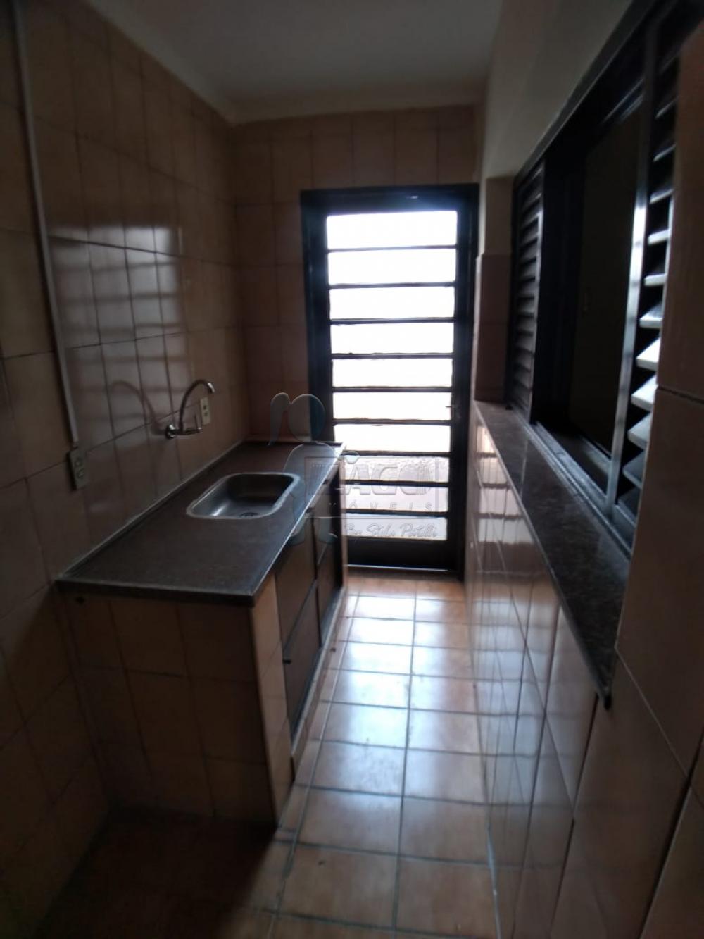 Alugar Casas / Padrão em Ribeirão Preto R$ 850,00 - Foto 2