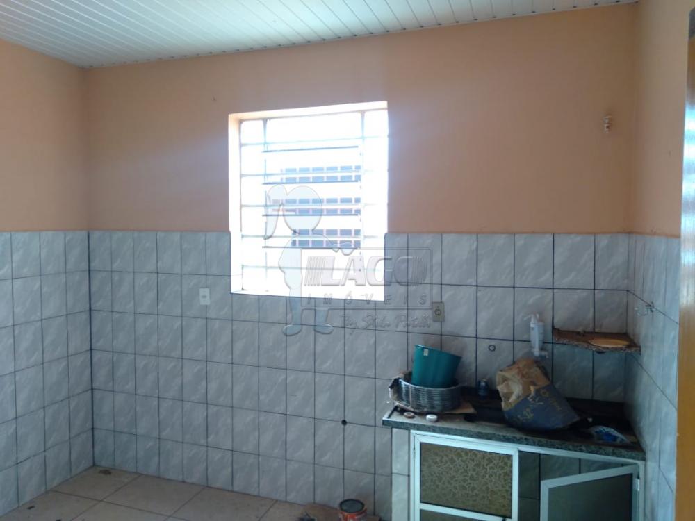 Alugar Casas / Padrão em Ribeirão Preto R$ 550,00 - Foto 2