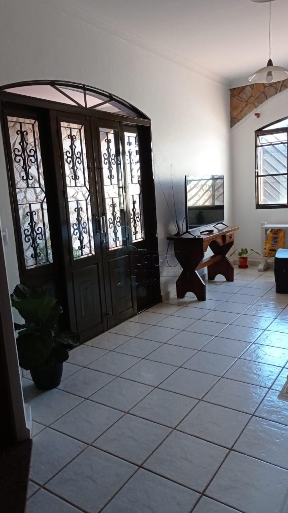 Alugar Casas / Padrão em Ribeirão Preto R$ 2.750,00 - Foto 2
