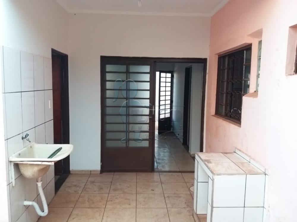 Alugar Casas / Padrão em Ribeirão Preto R$ 900,00 - Foto 8