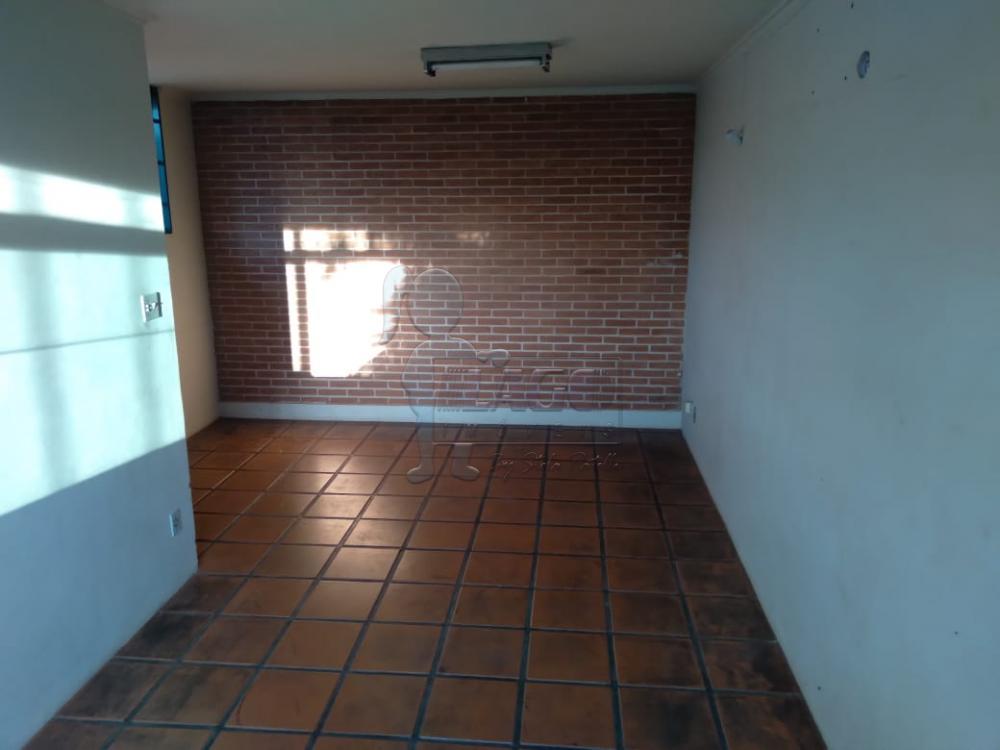 Alugar Casas / Padrão em Ribeirão Preto R$ 2.000,00 - Foto 1